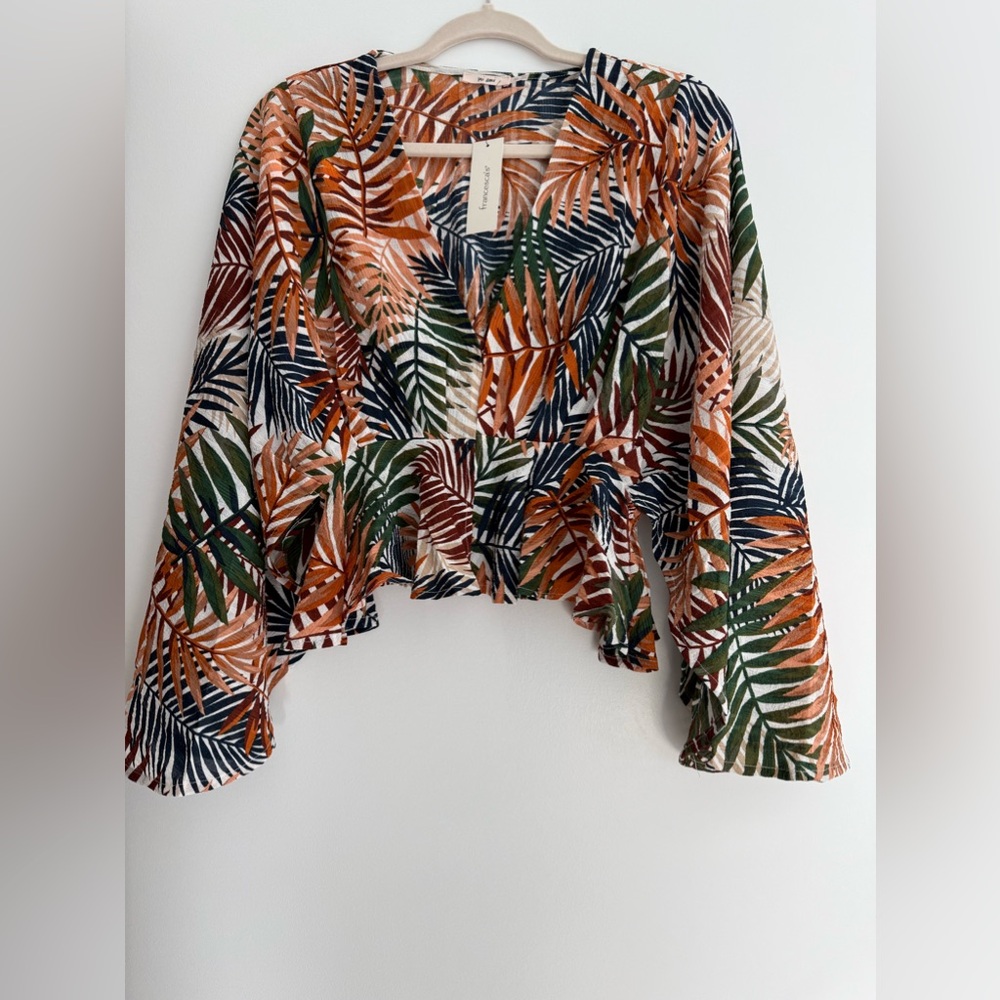 Tropical Long Sleeve Leaf Design Flowy Vacation Shirt NWT Women’s Size XS